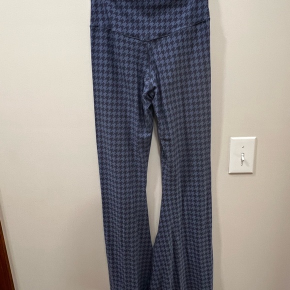 Aerie Offline Super Flare Houndstooth Legging - Picture 3 of 5